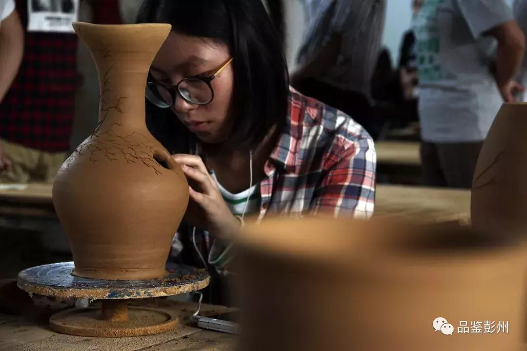 小巷深处的神秘小店揭秘，最新犯罪挣钱手段探秘